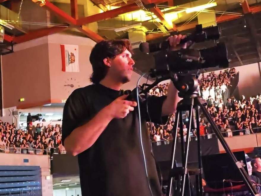 National Entity CAM: Camera operator on the rail