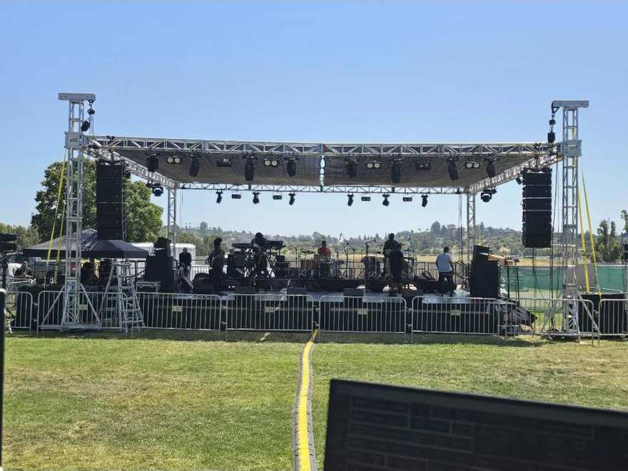 National Entity AUD: Open air stage, daytime sound
